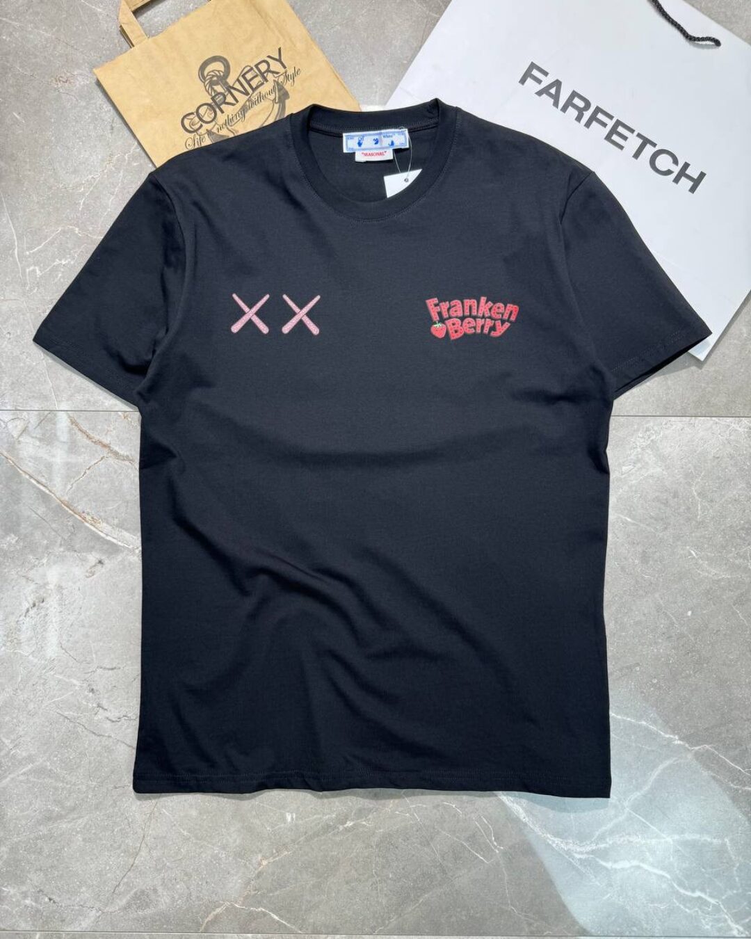 Футболка Off White x Kaws