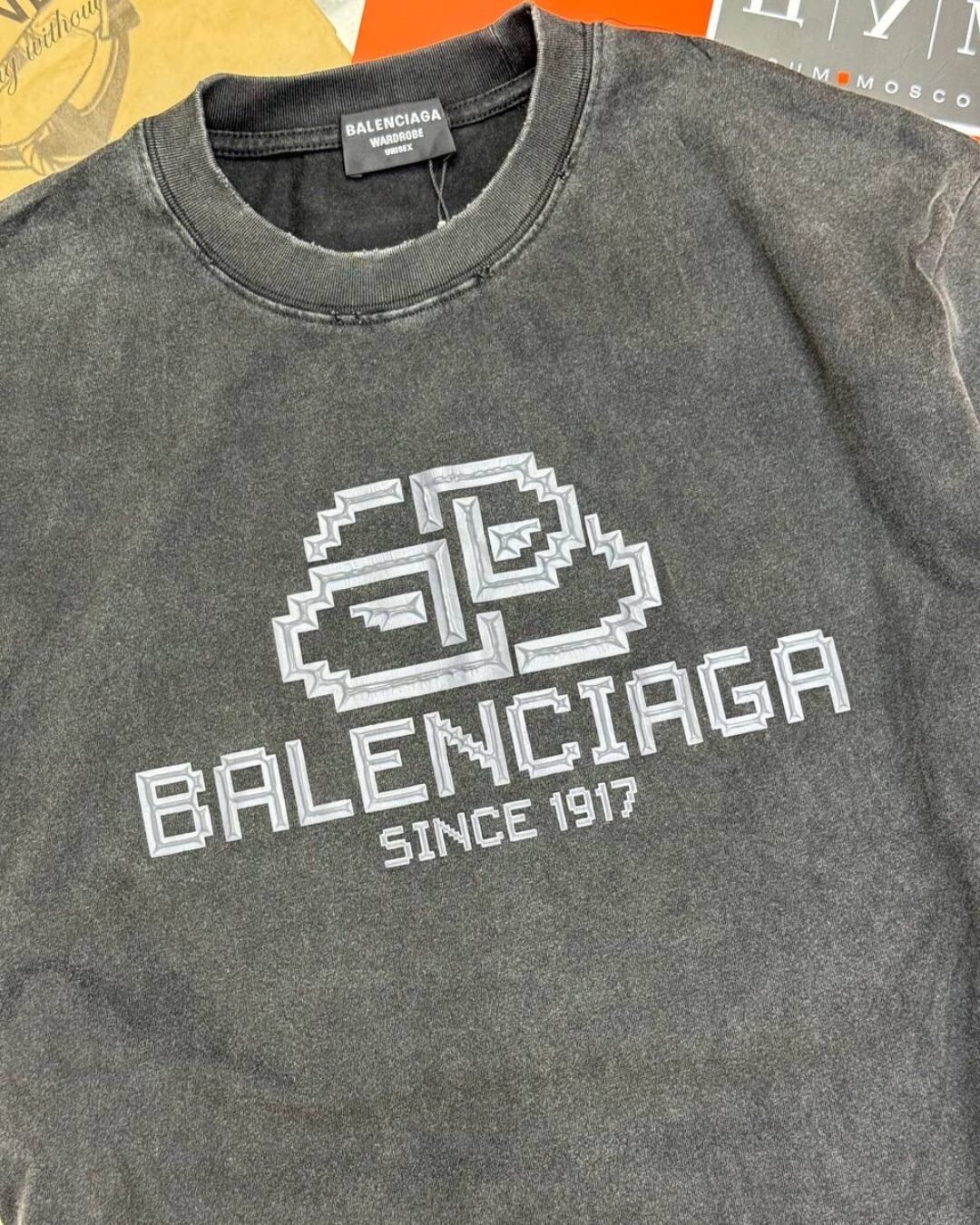 Футболка Balenciaga 4