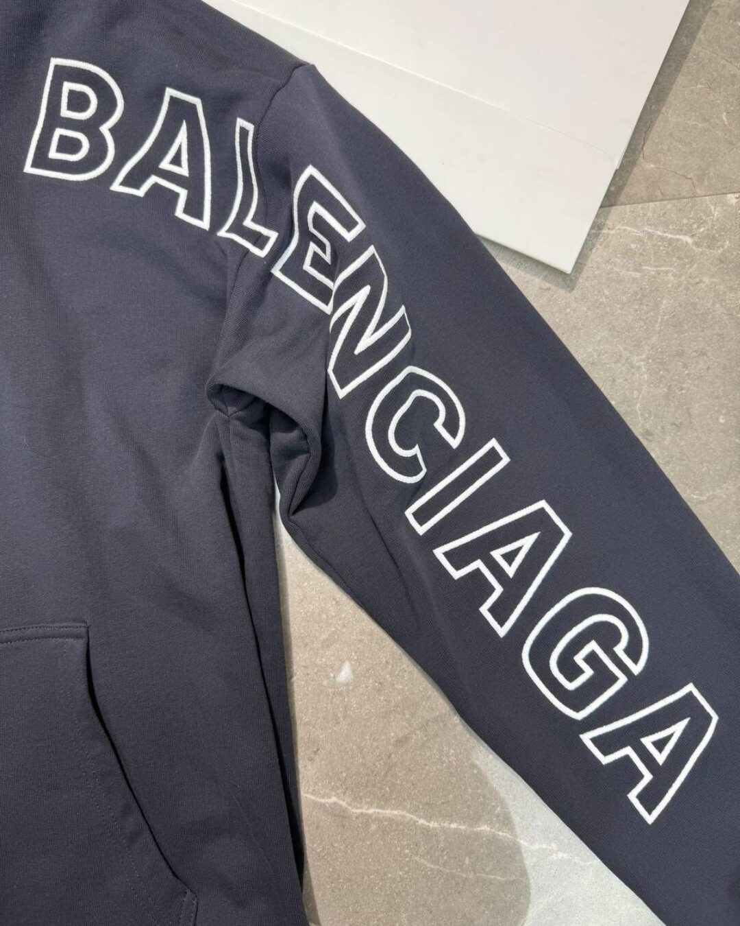 Худи Balenciaga 4