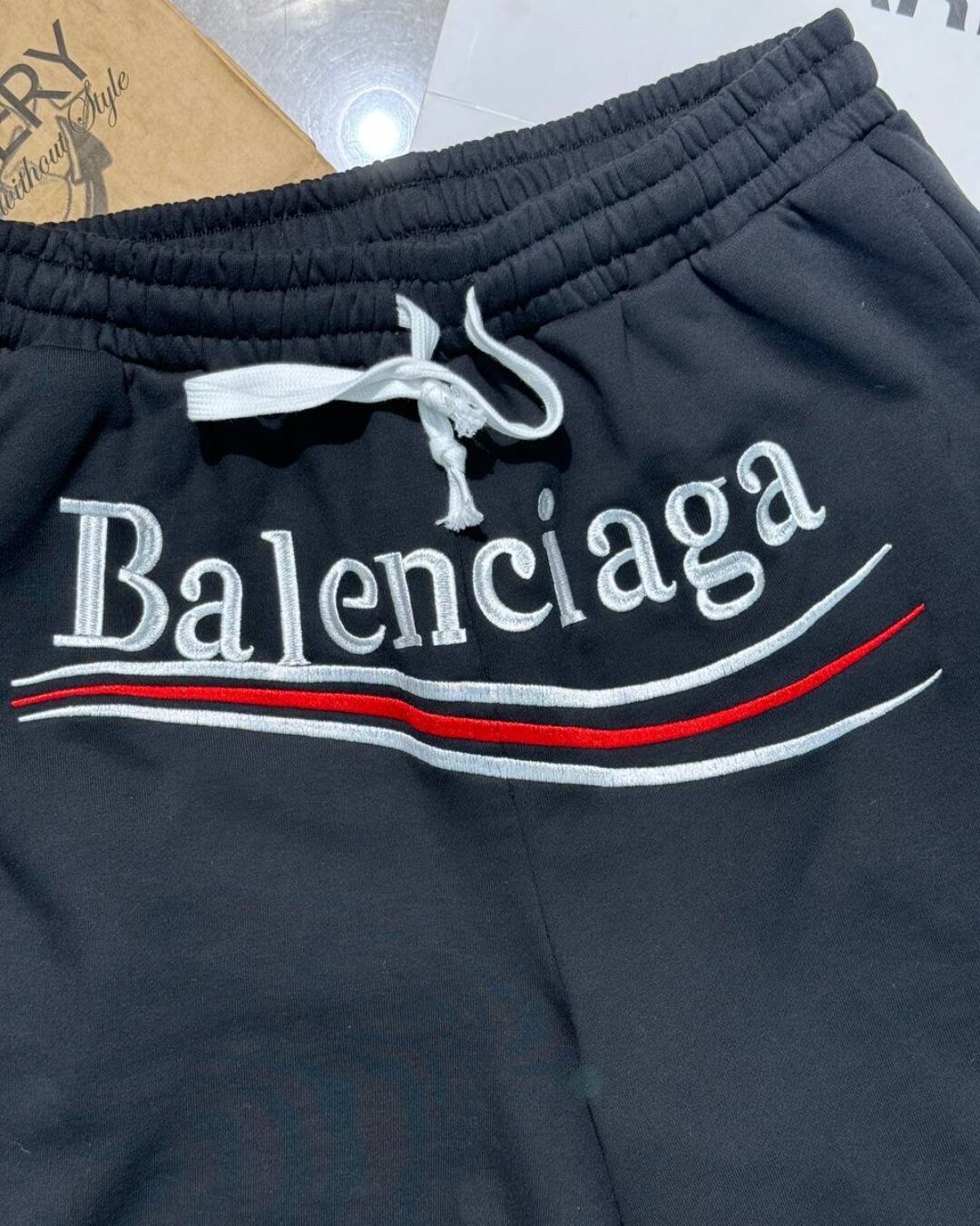 Шорты Balenciaga 3