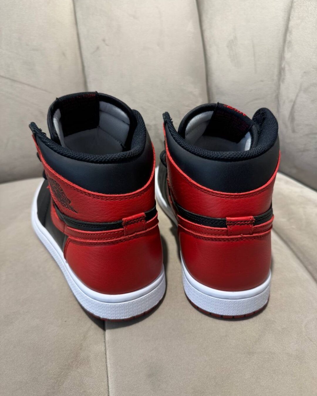 Кроссовки Jordan 1 Retro High Bred Banned — изображение 6