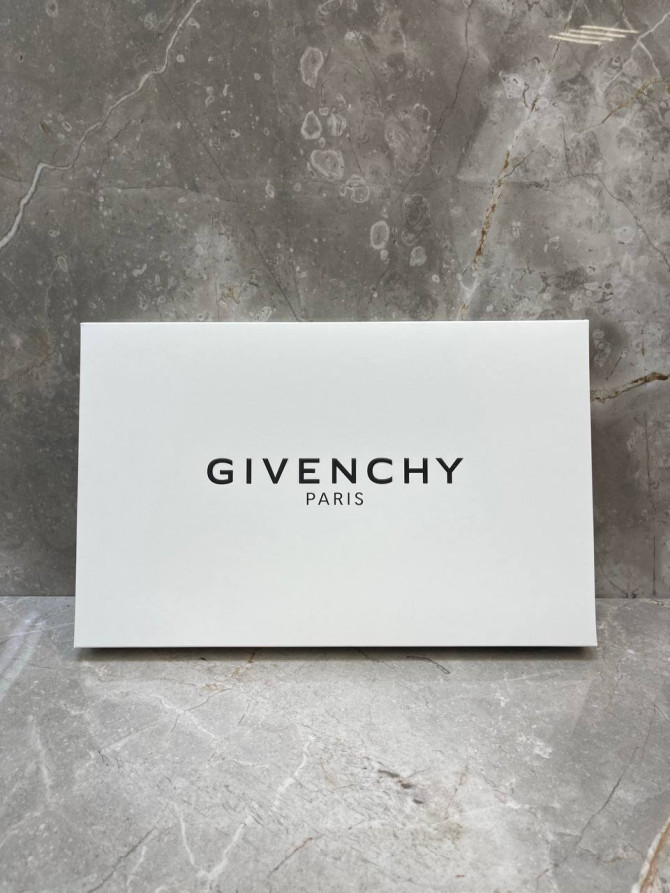 Коробка Givenchy 6