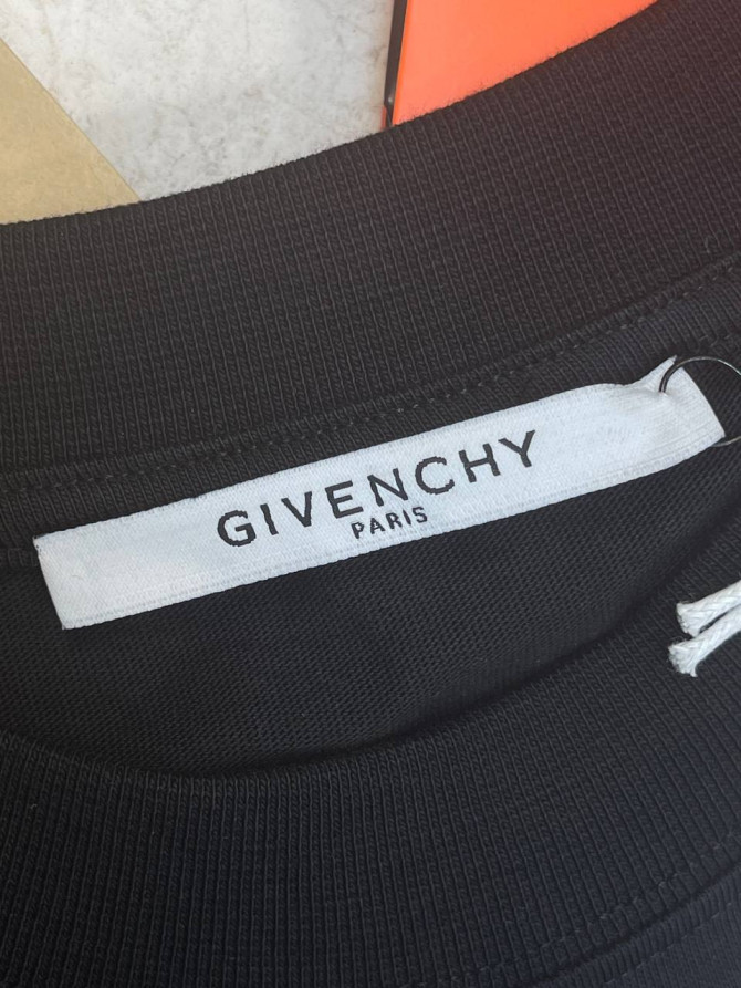 Футболка Givenchy 4