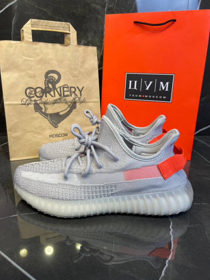 Yeezy 350 V2 Tail Light — изображение 3