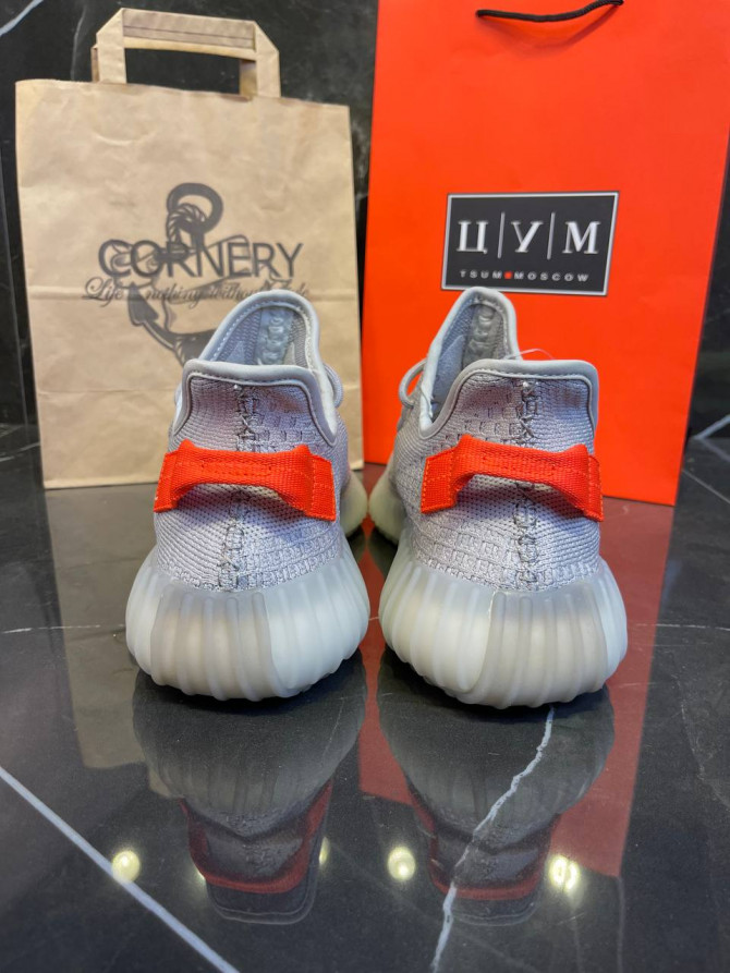 Yeezy 350 V2 Tail Light — изображение 4