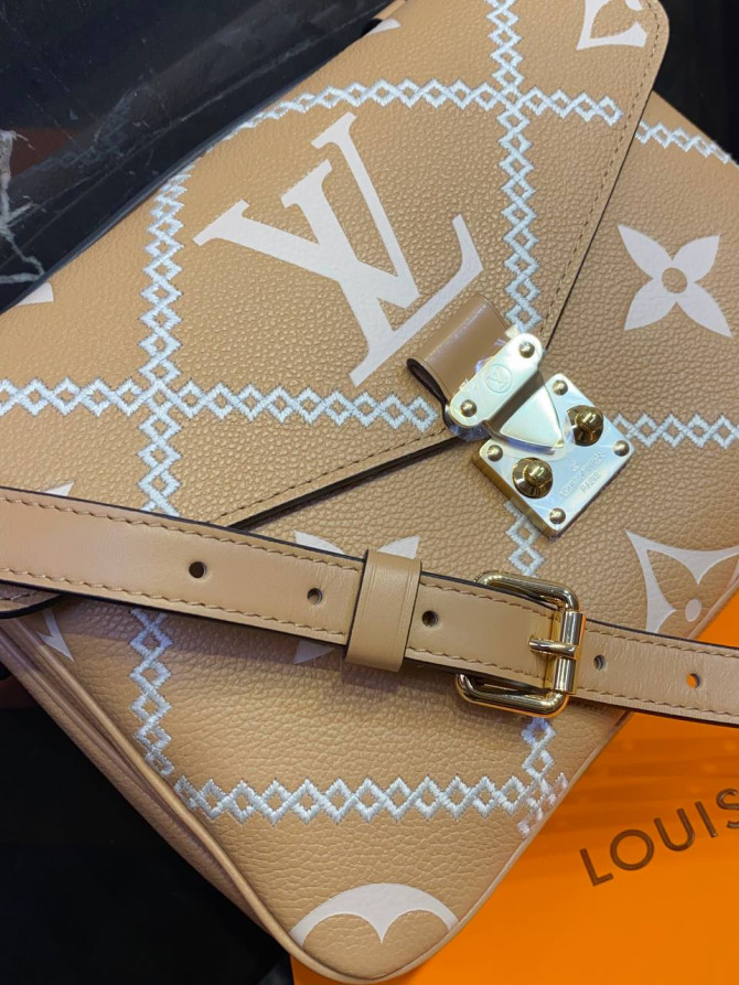 Сумка Louis Vuitton Pochette Metis — изображение 4