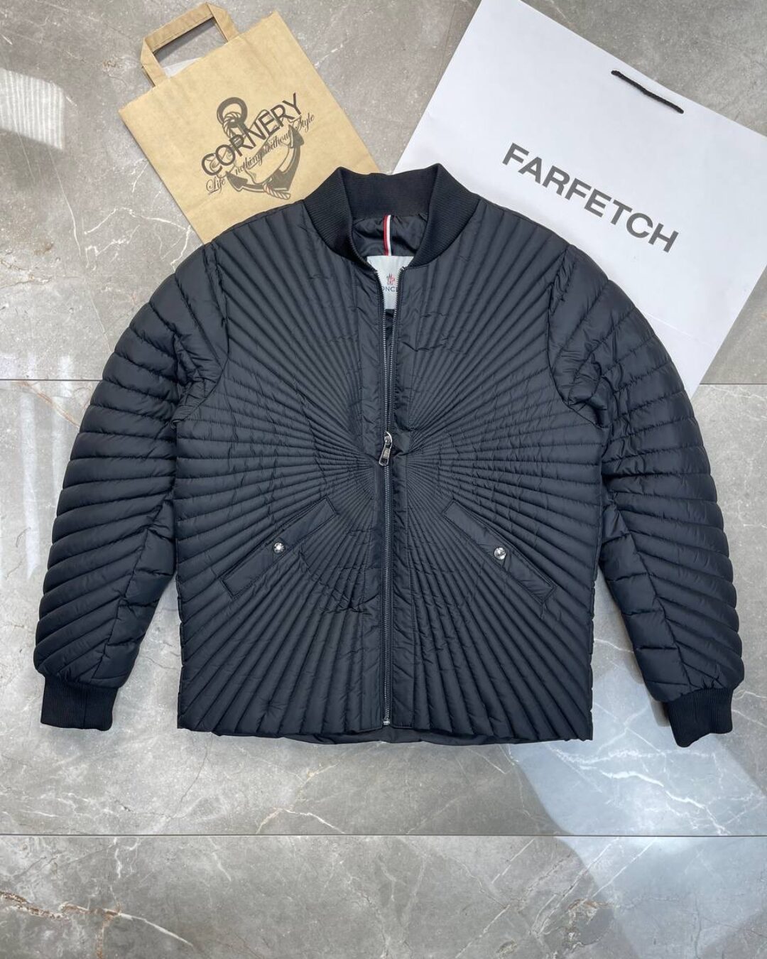 Бомбер Moncler