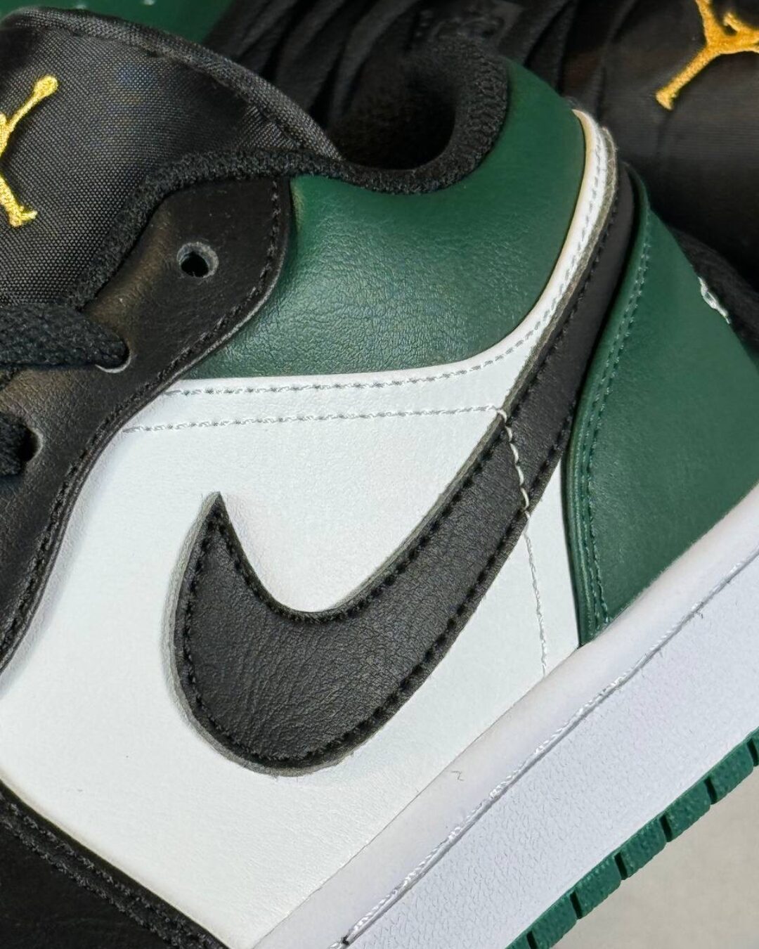 Кеды Air Jordan 1 Low Green Toe 9