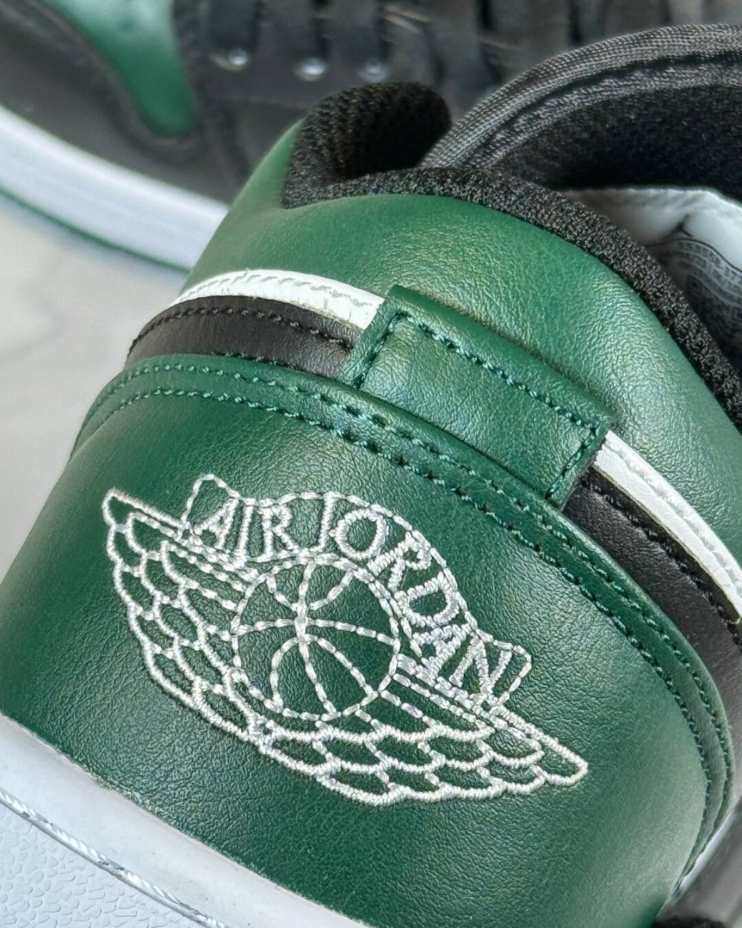 Кеды Air Jordan 1 Low Green Toe 11