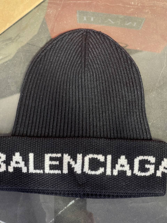 Шапка Balenciaga 2