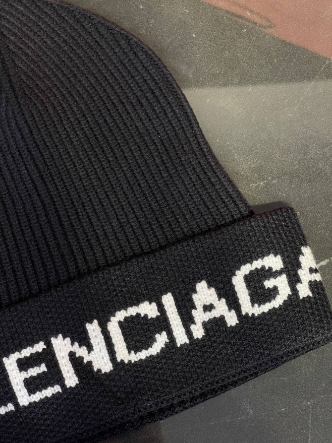 Шапка Balenciaga 3