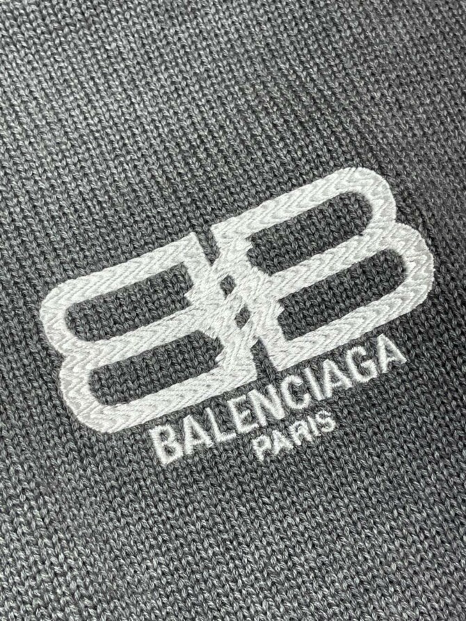 Свитер Balenciaga — изображение 4