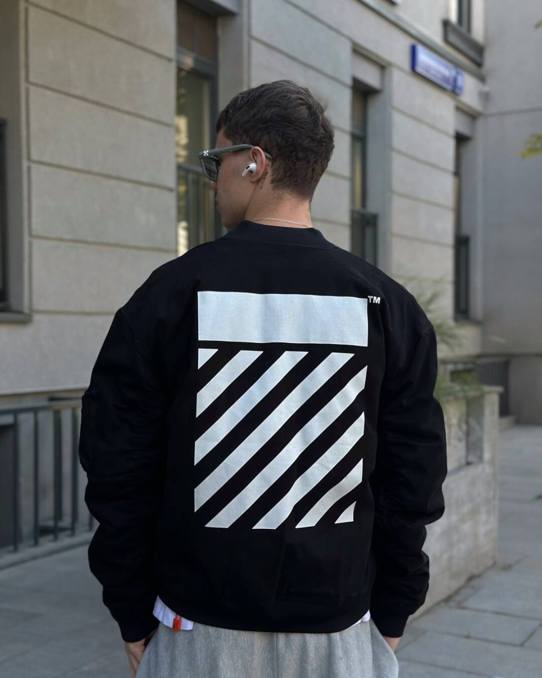 Бомбер Off White 1