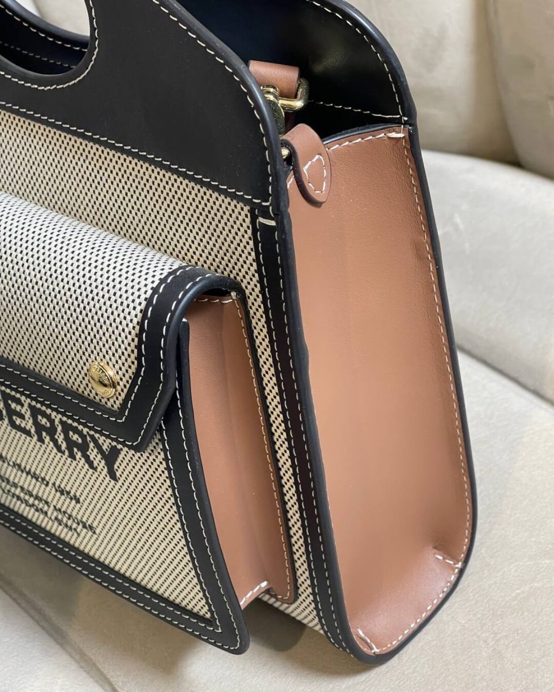 Сумка Burberry Pocket Back