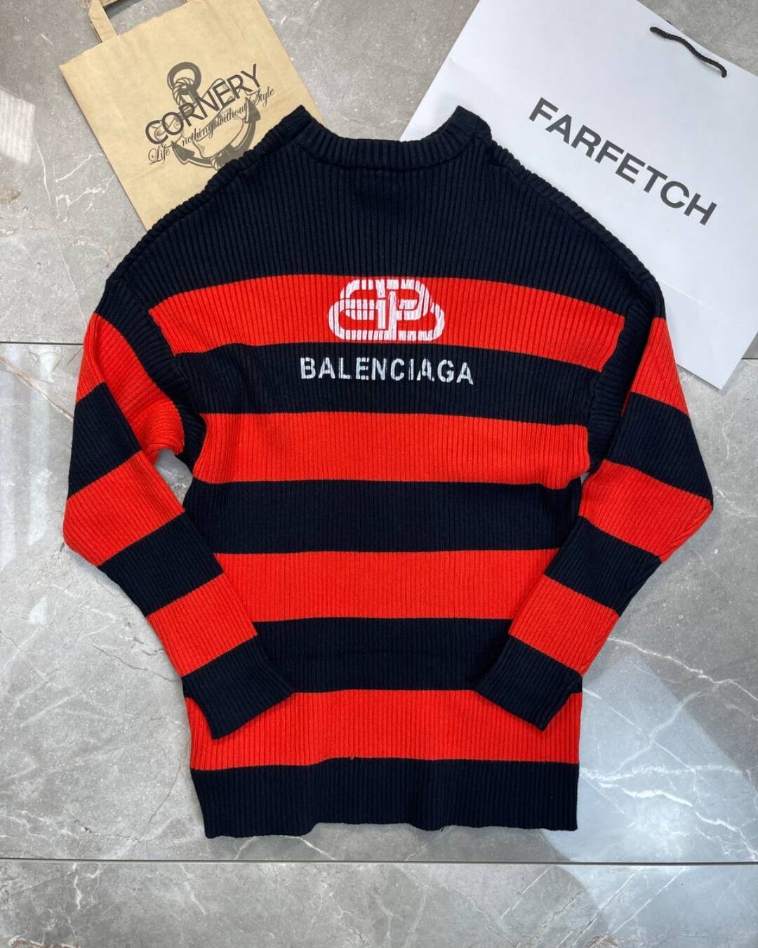 Свитер Balenciaga 3