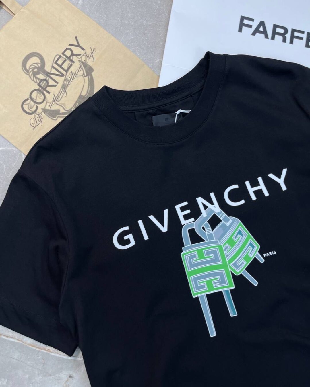 Футболка Givenchy