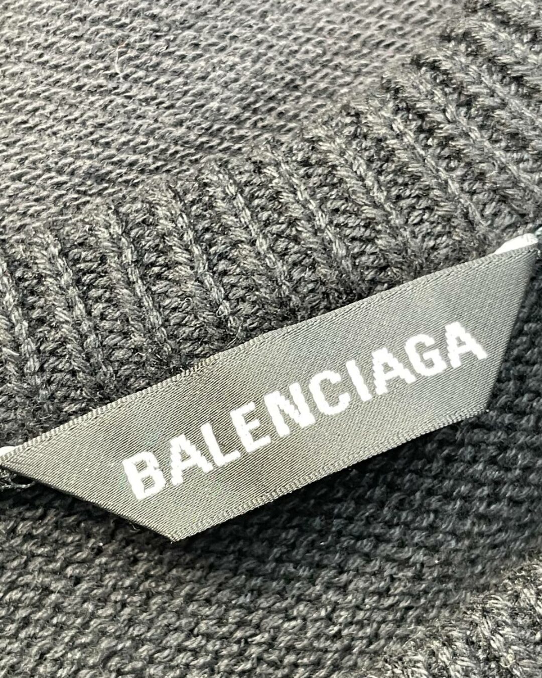 Свитер Balenciaga 7