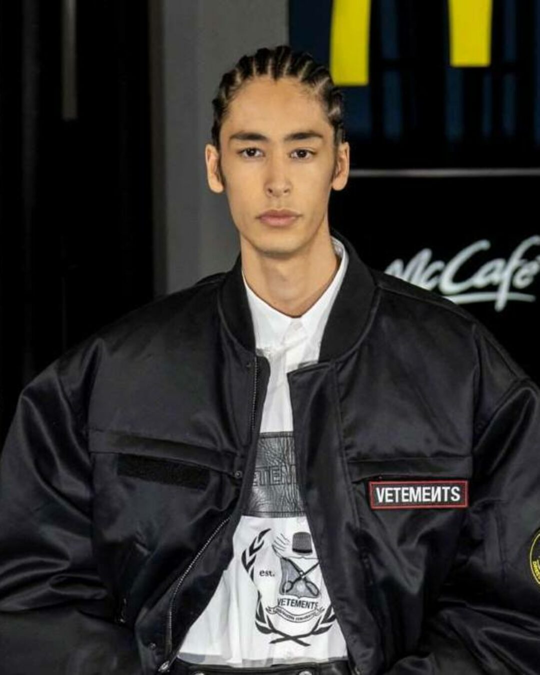 Бомбер Vetements (Арт.: 4025722) купить с примеркой по Москве в онлайн  магазине MENSWEAR. В наличии.