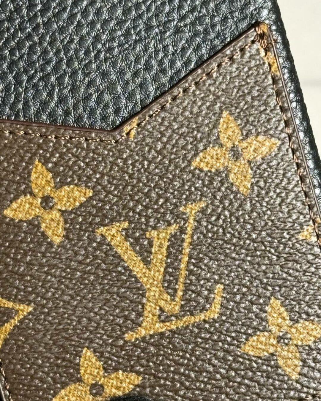 Чехол Louis Vuitton (IPhone 15 Pro Max) — изображение 4