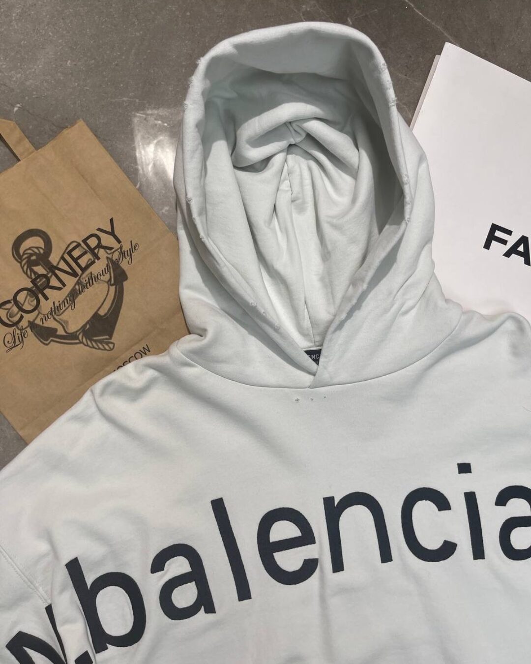 Худи Balenciaga — изображение 3