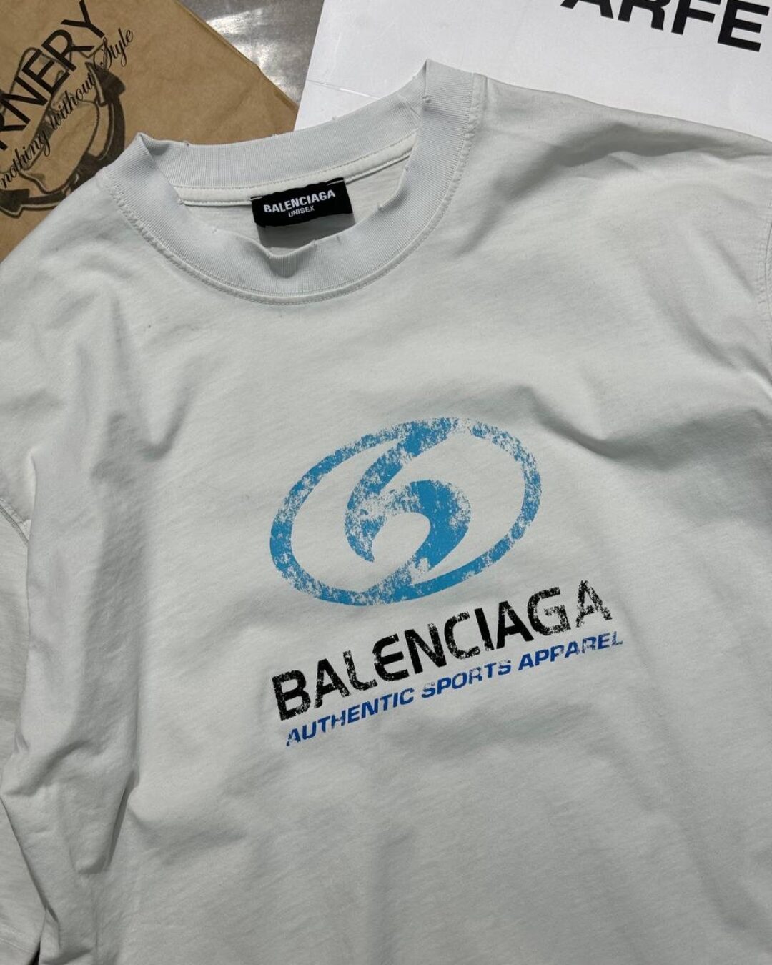 Футболка Balenciaga 5