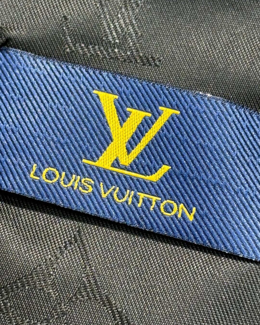 Костюм Louis Vuitton — изображение 7