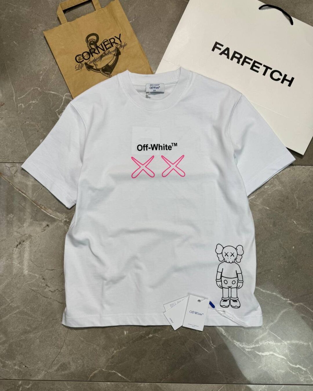 Футболка Off White x Kaws 1