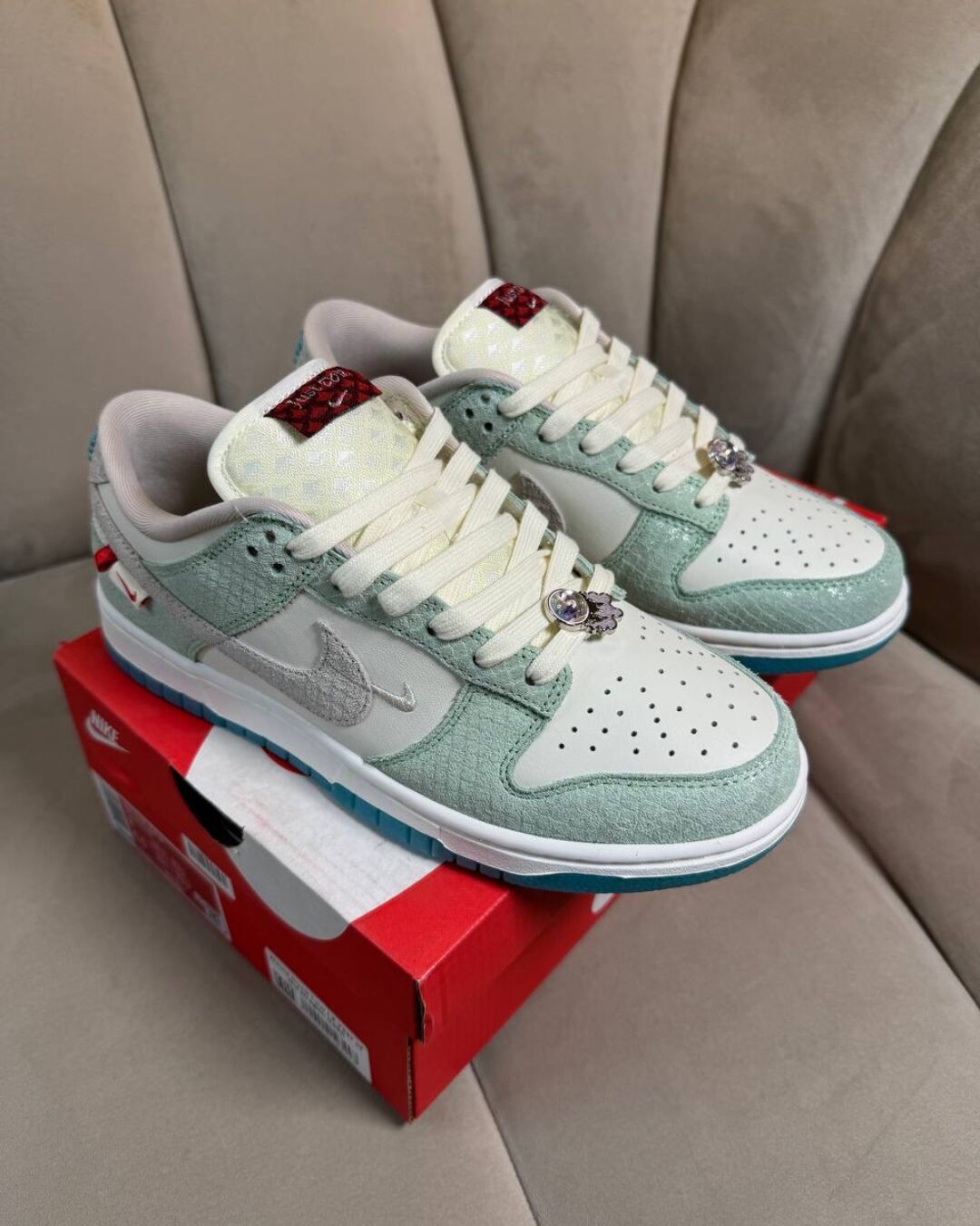 Кеды Nike Dunk Low LX Year Of The Dragon 1