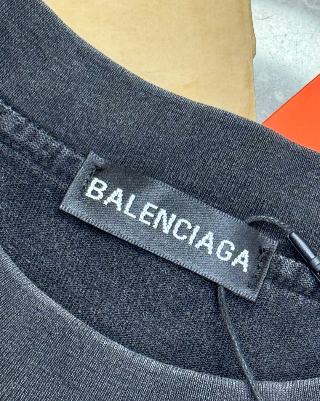 Футболка Balenciaga 9