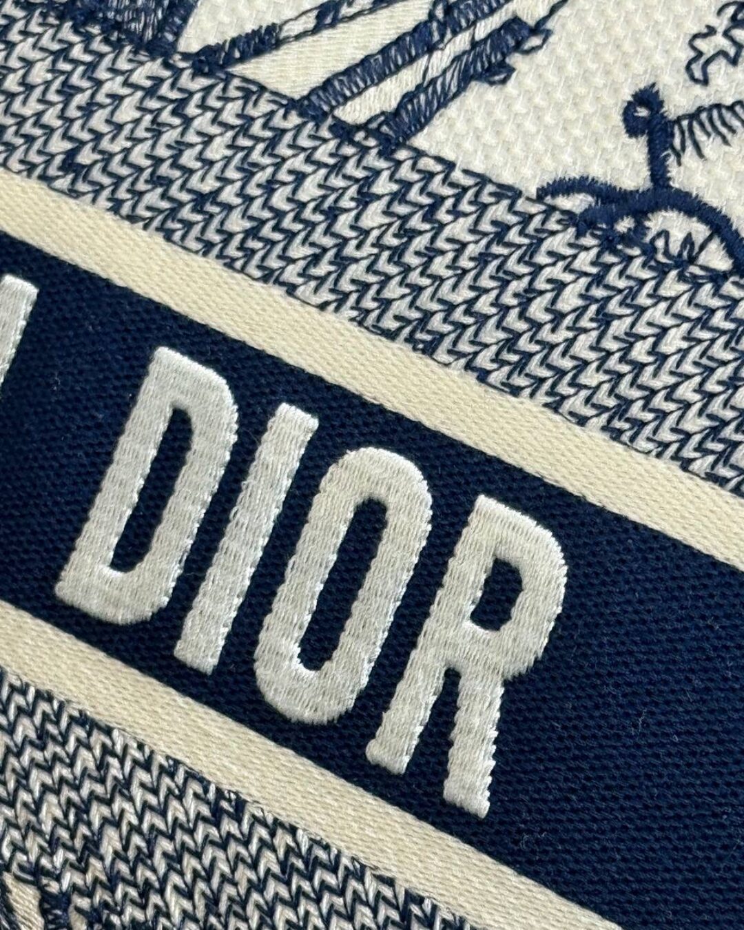 Сумка Dior Book Tote Medium