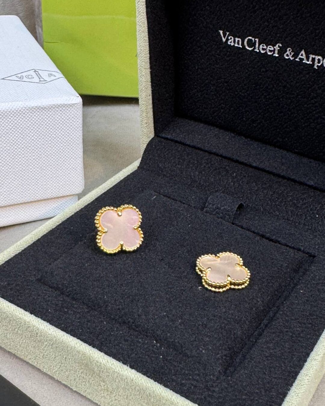 Серьги Van Cleef & Arpels Vintage Alhambra — изображение 7