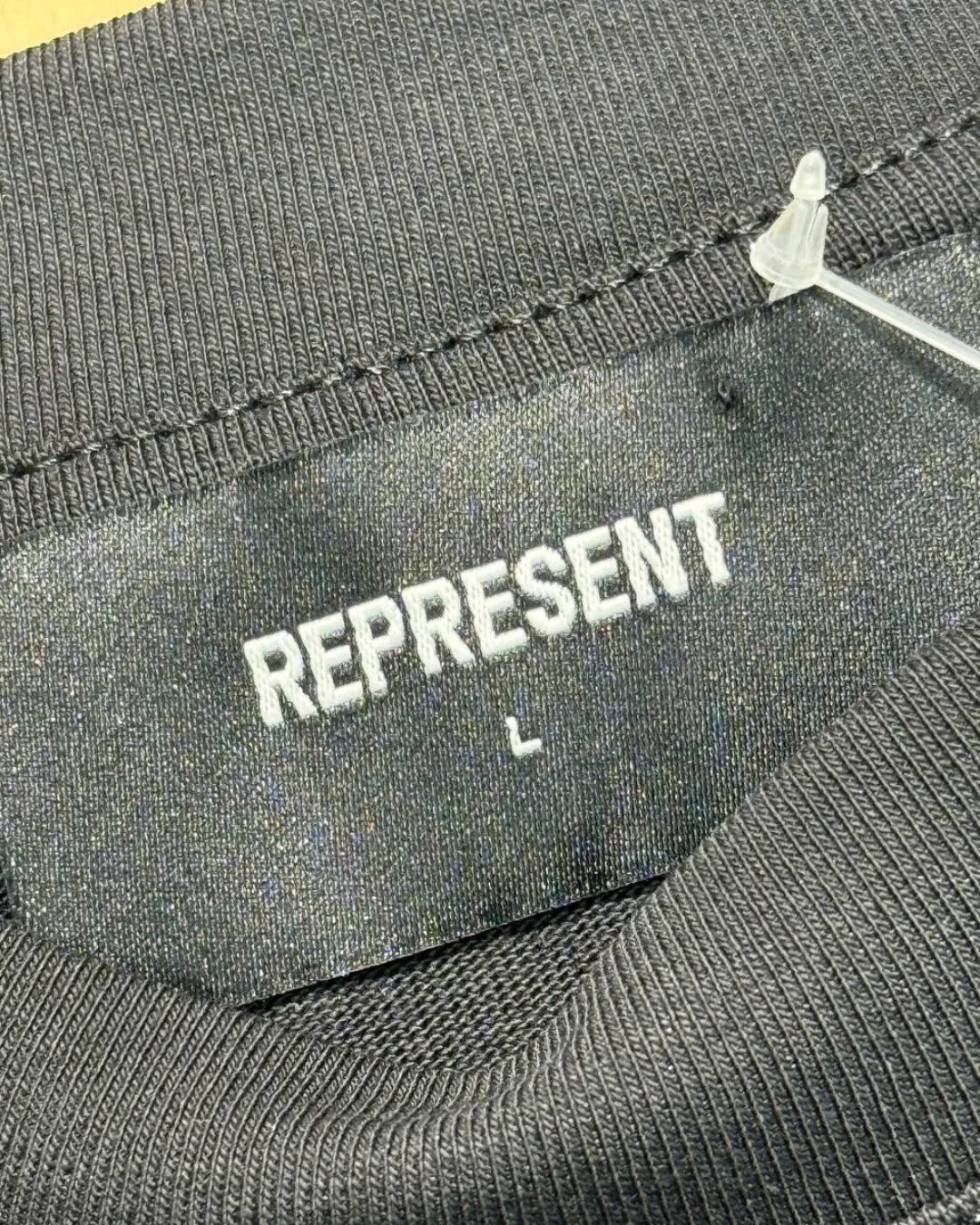 Футболка Represent 17