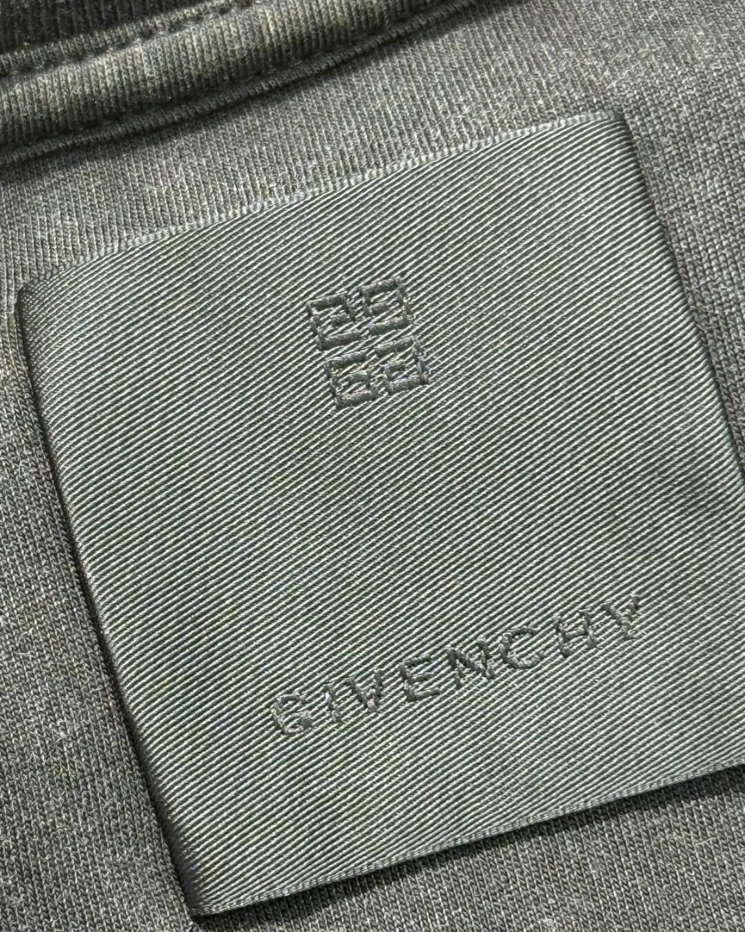 Футболка Givenchy