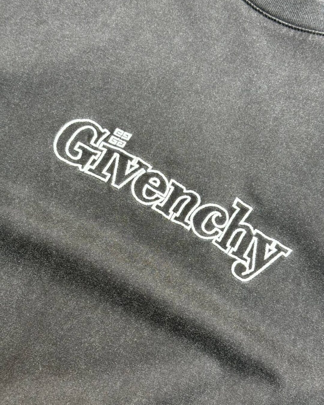 Футболка Givenchy