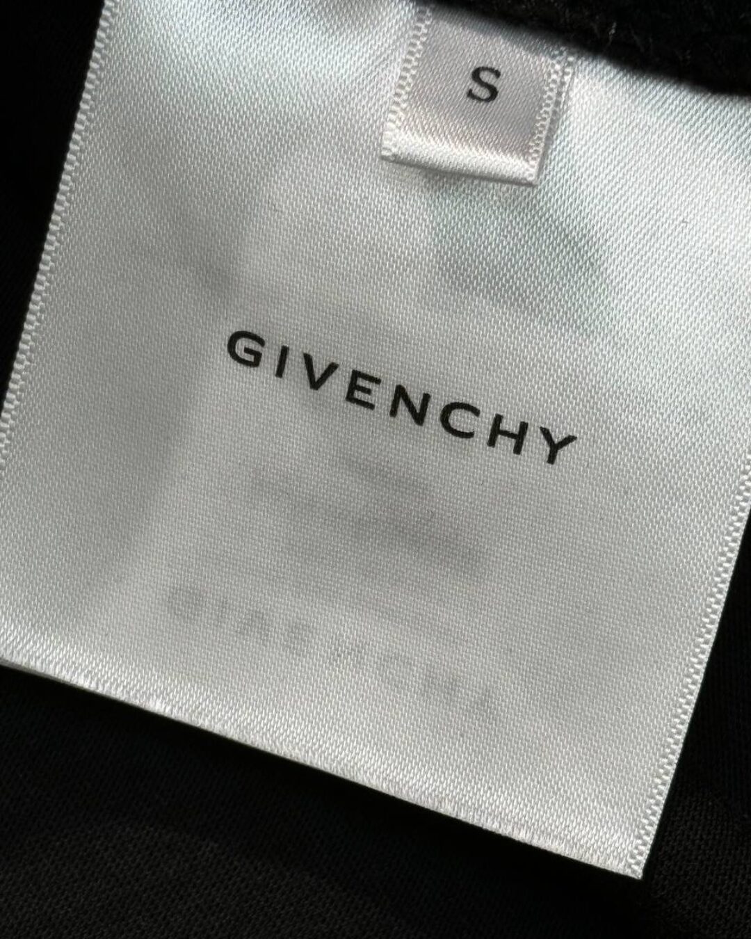 Футболка Givenchy