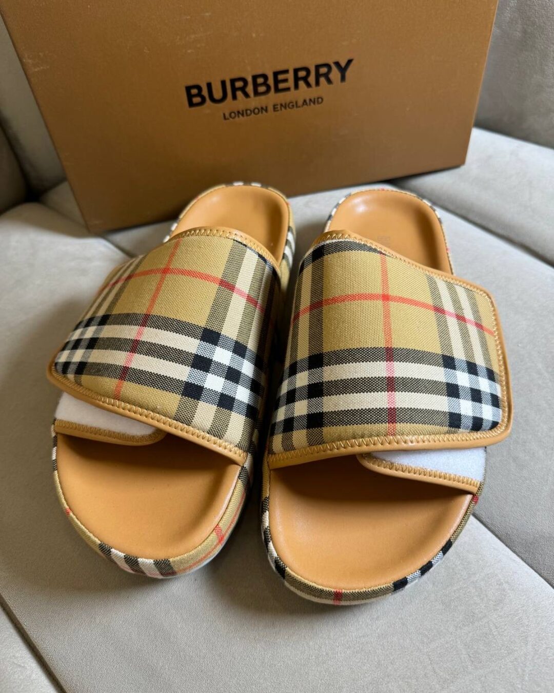 Тапки Burberry 2