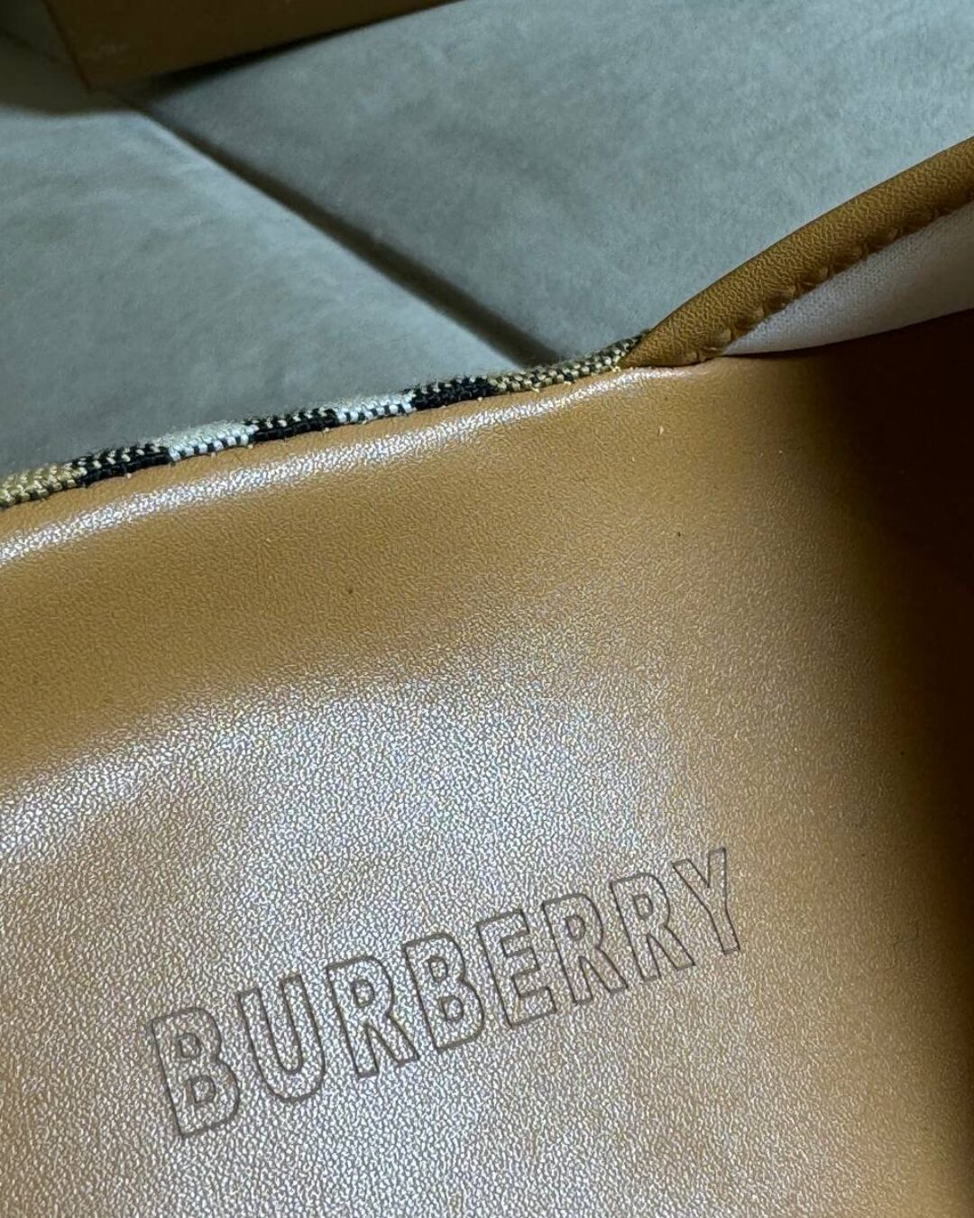 Тапки Burberry 4