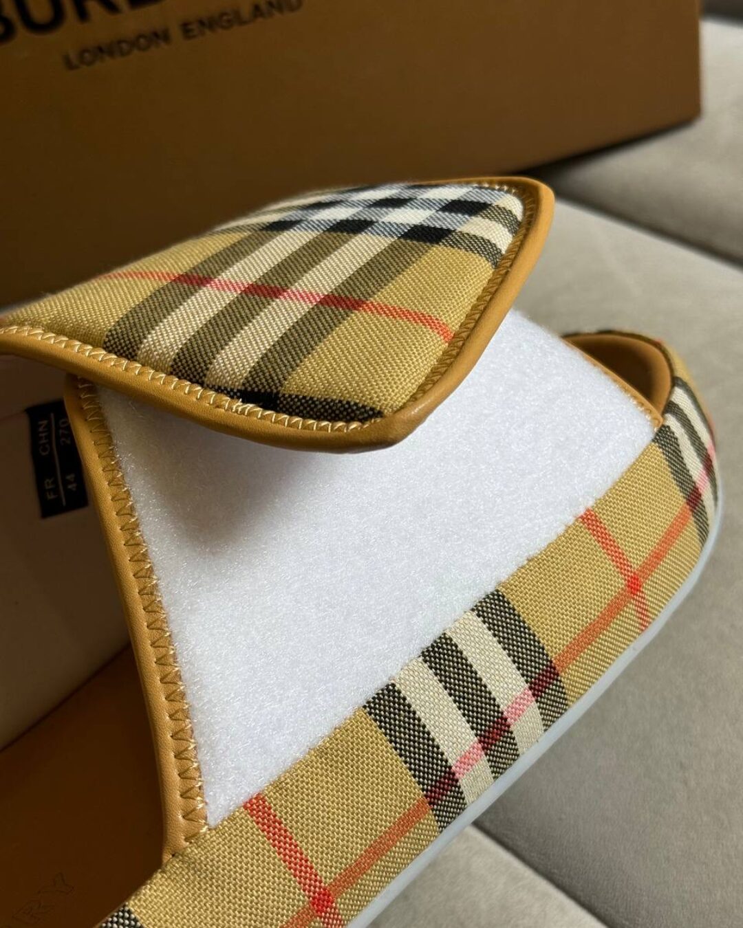 Тапки Burberry 8