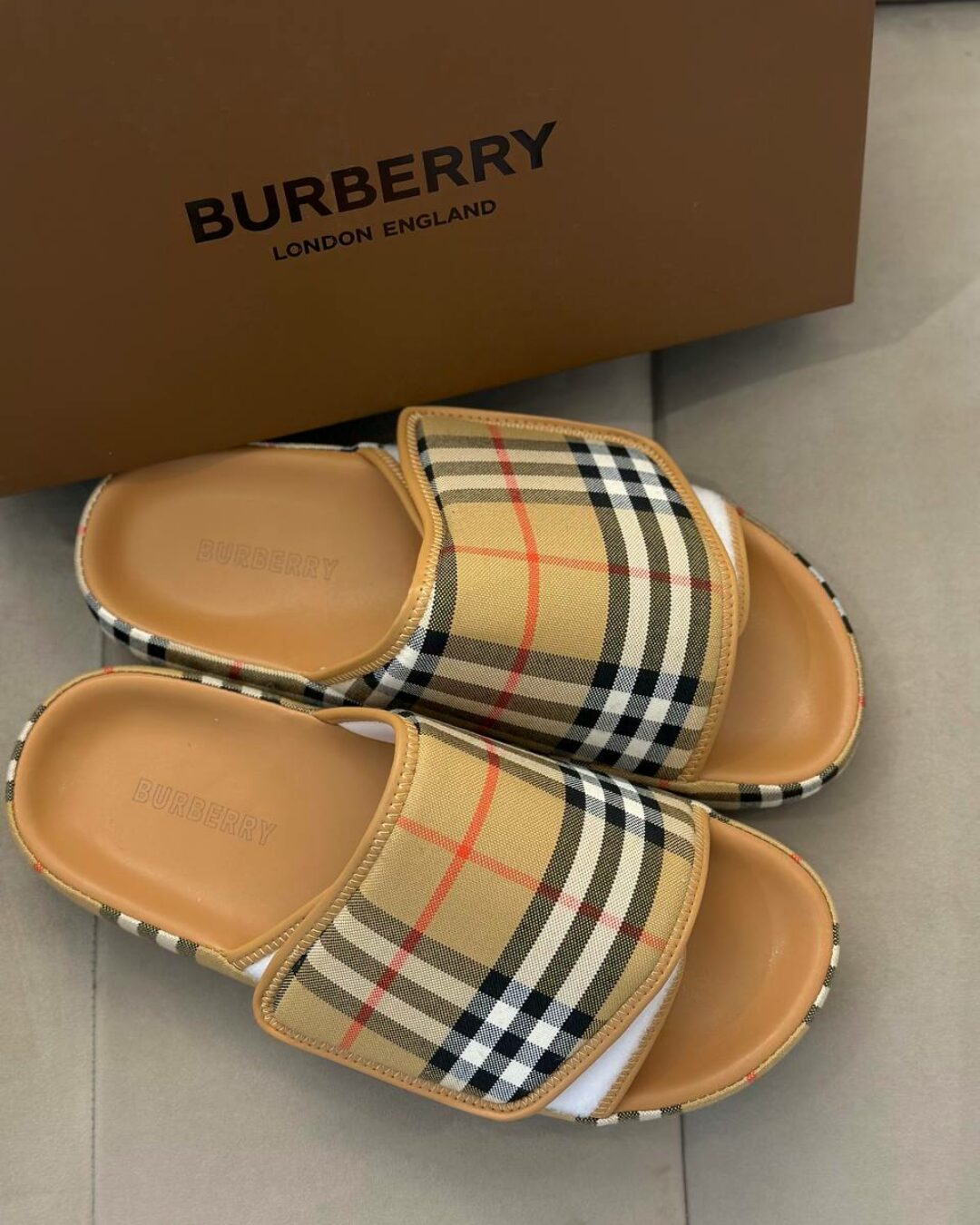 Тапки Burberry 10