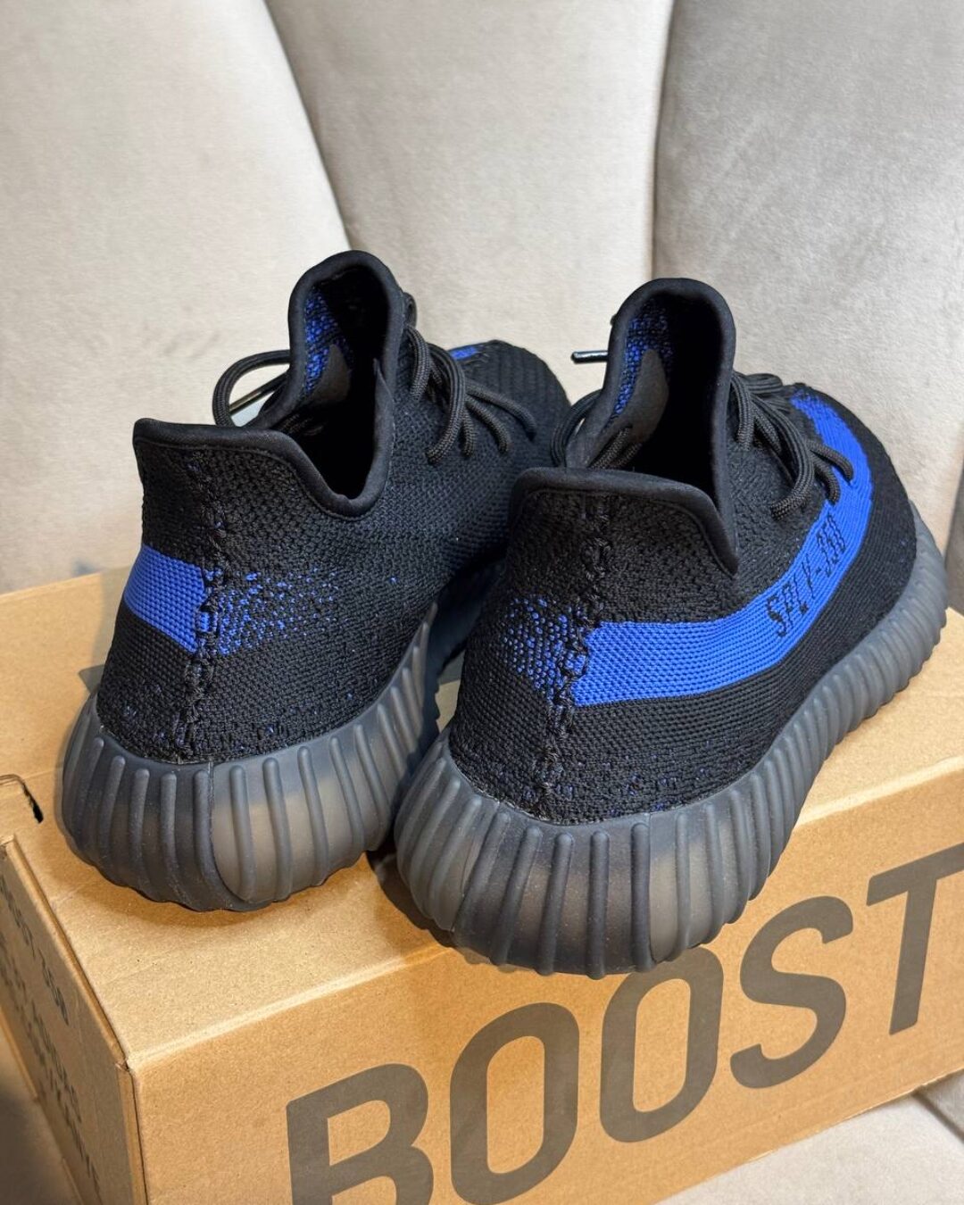 Yeezy 350 V2 Dazzling Blue 4