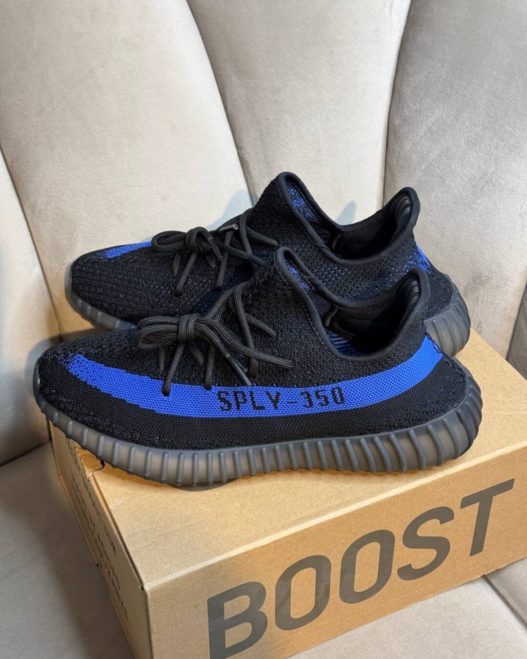 Yeezy 350 V2 Dazzling Blue 2