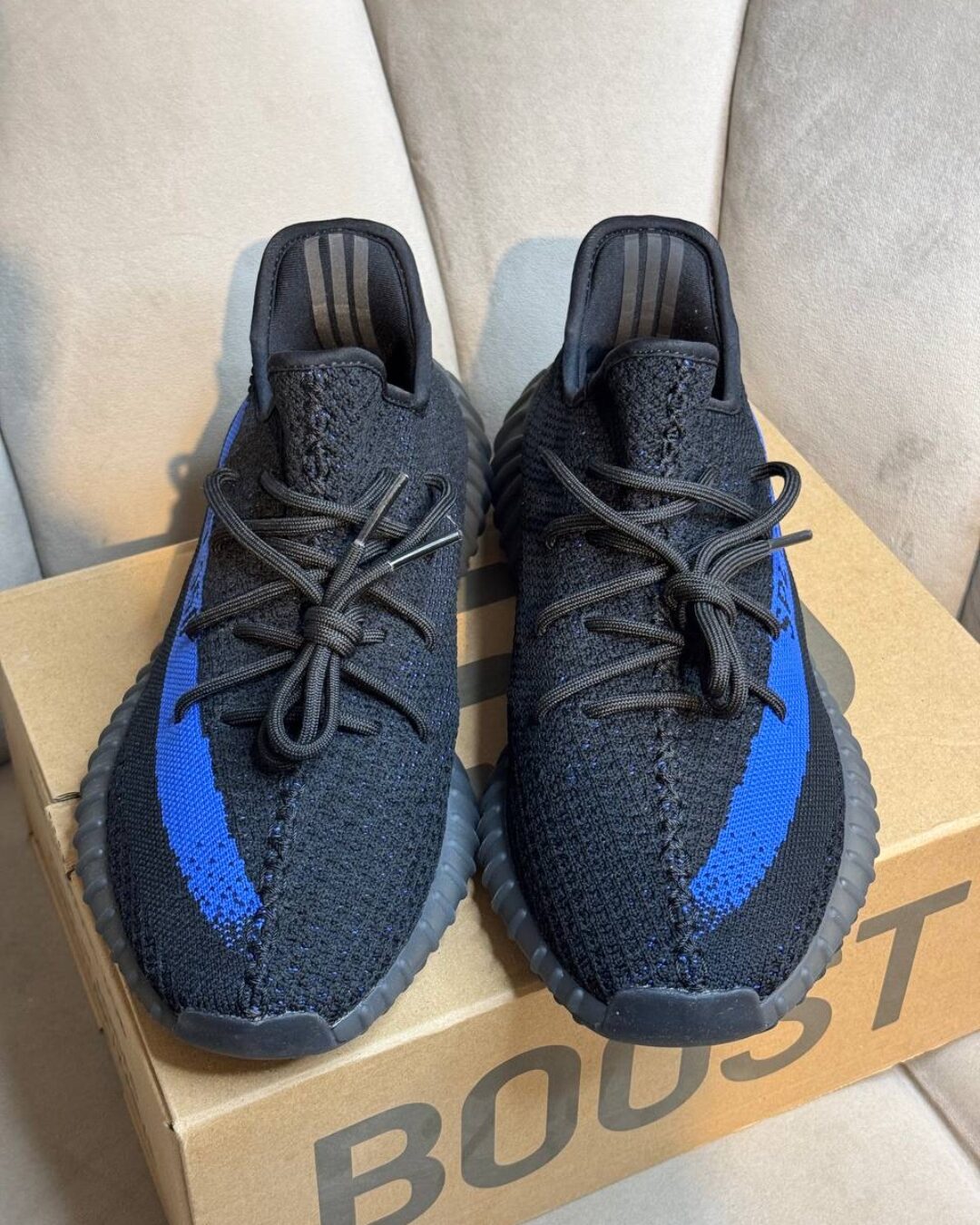 Yeezy 350 V2 Dazzling Blue 3