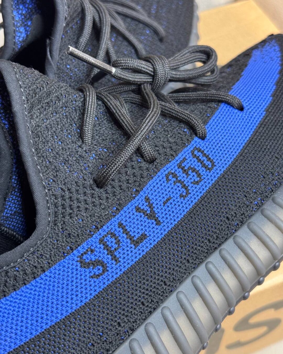 Yeezy 350 V2 Dazzling Blue 7