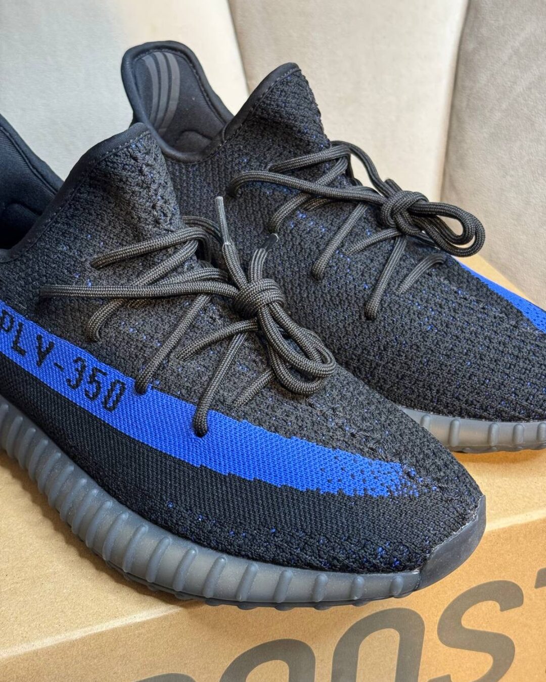 Yeezy 350 V2 Dazzling Blue 8