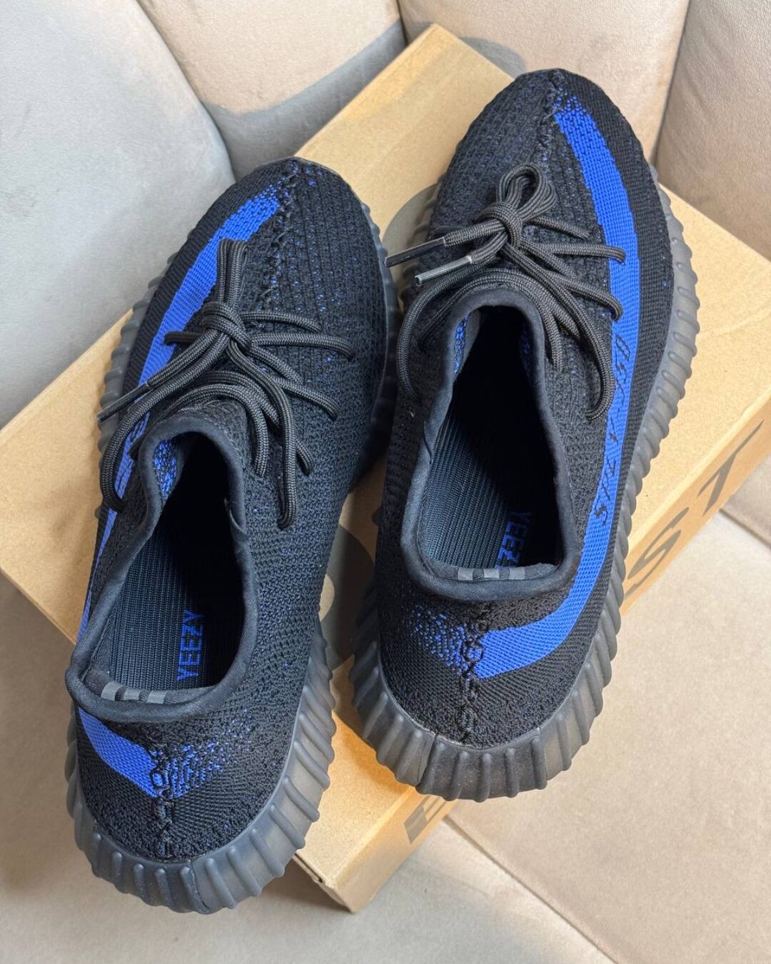 Yeezy 350 V2 Dazzling Blue 9