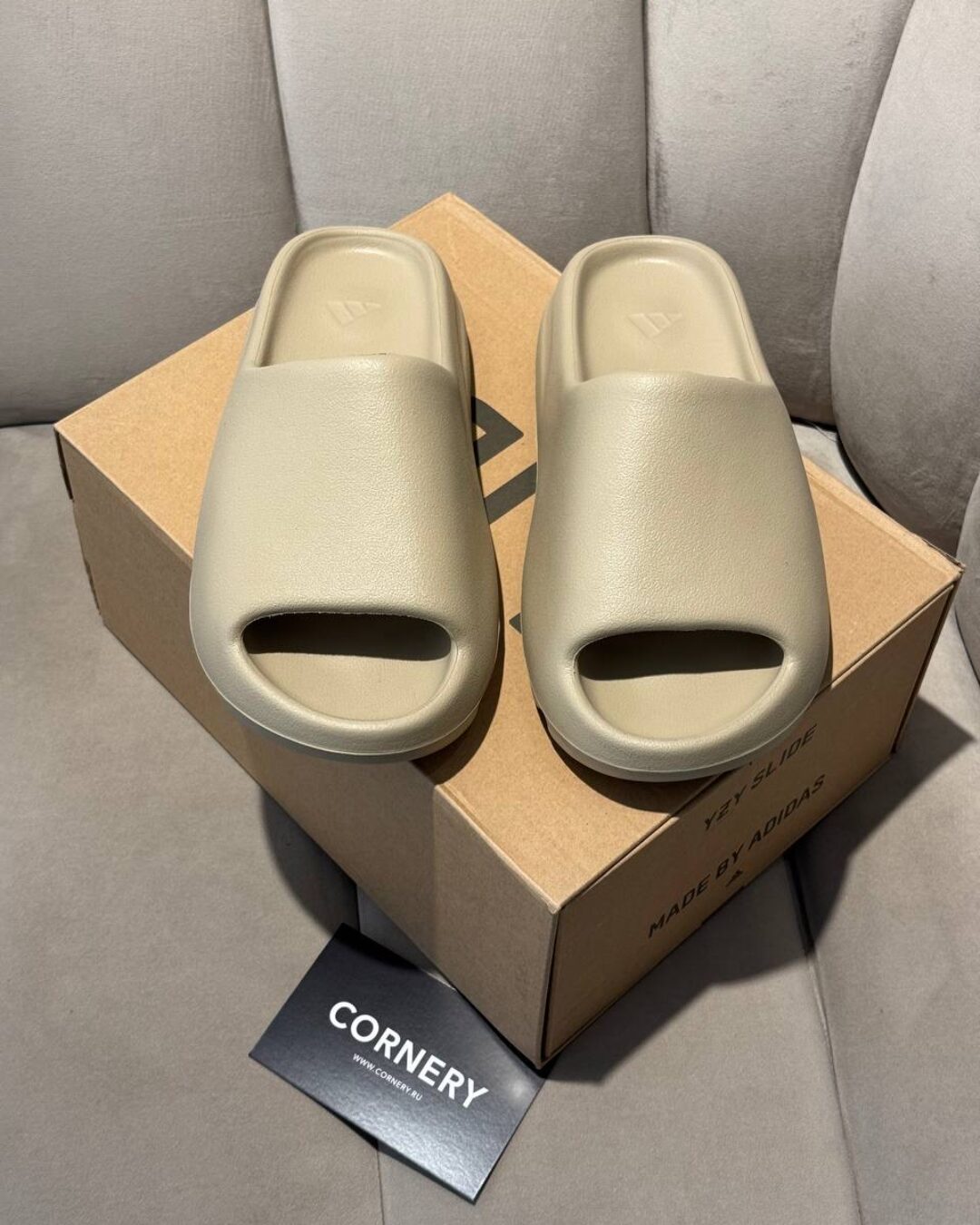 Yeezy Slide "Pure" 2