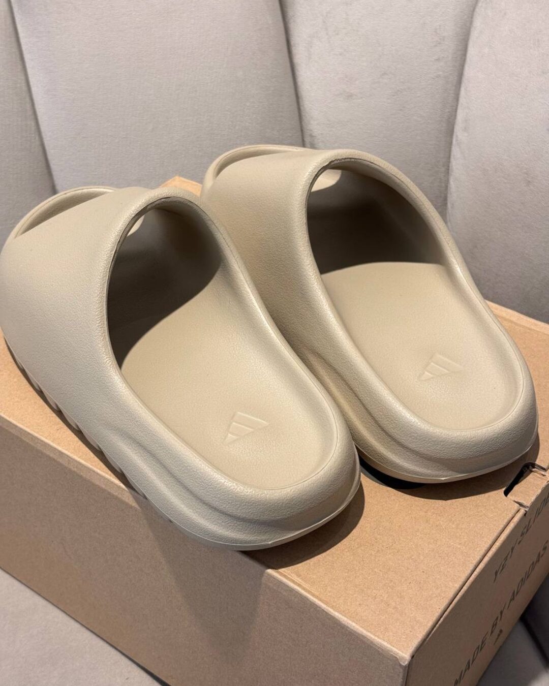 Yeezy Slide "Pure" 3