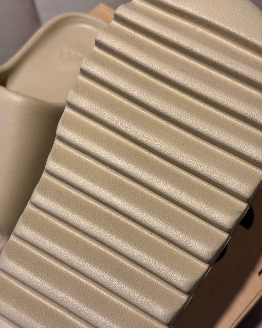 Yeezy Slide "Pure" 6