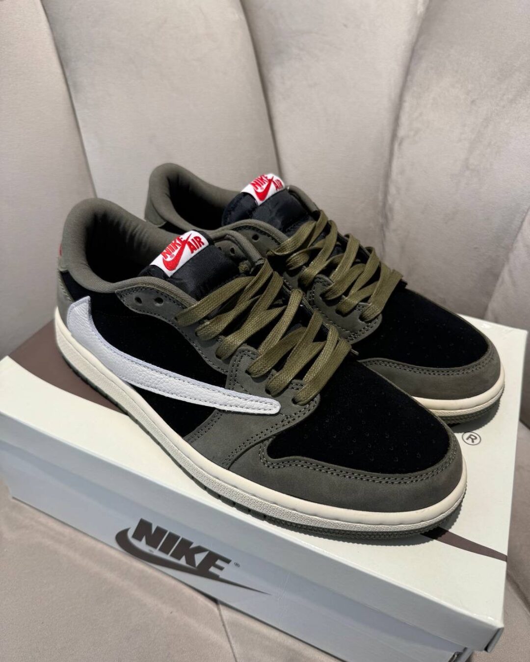 Кеды Travis Scott x Air Jordan 1 Black Olive 1