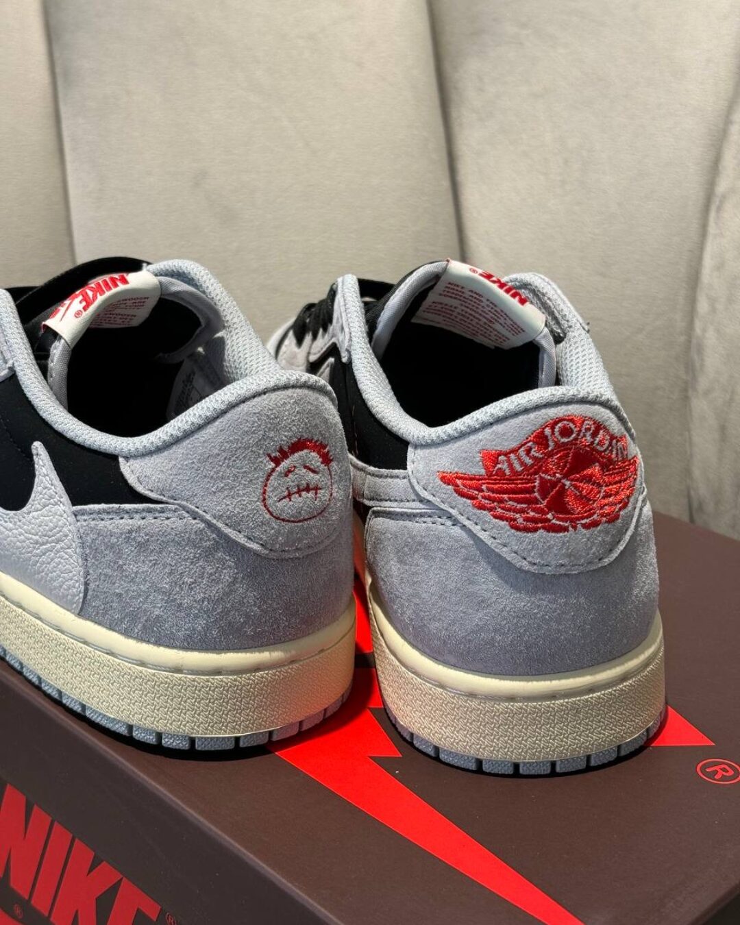 Кеды Travis Scott x Air Jordan 1 Smoke Grey — изображение 4